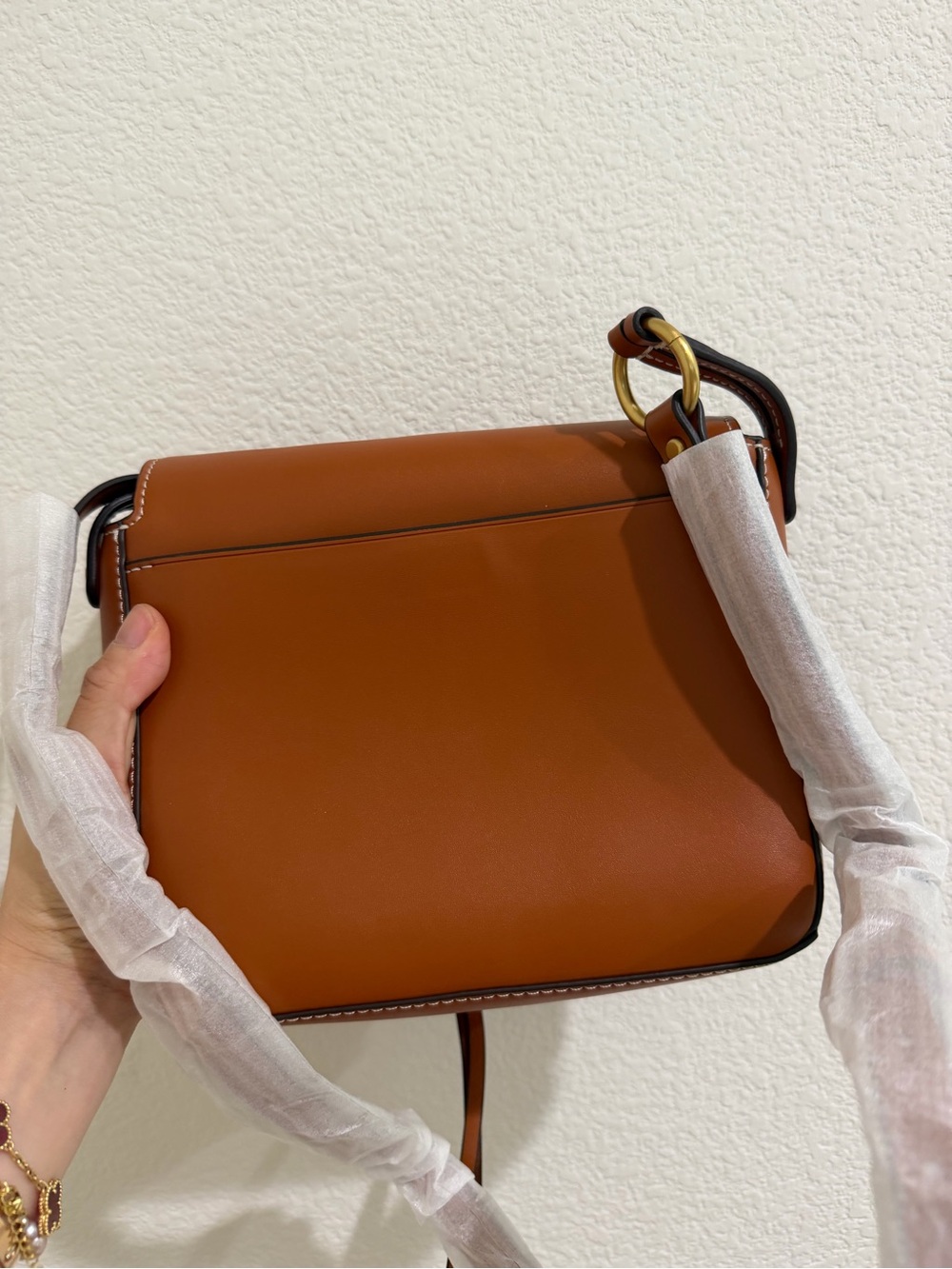 Tory Burch Tan Leather Crossbody with Signature Cutout Medallion - Picture 5 of 5